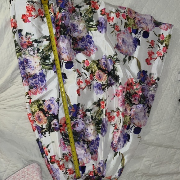 Elegant Formal Floral Maxi skirt. Perfect for a modern and classy look! 🌼🌺🌷🌸 - Picture 12 of 12